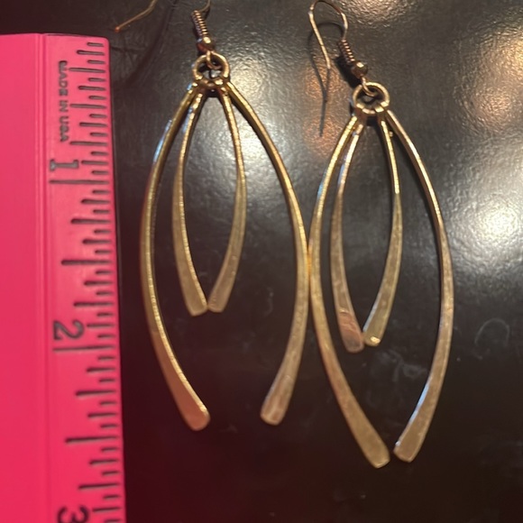 Two pair of dangle earrings ready to be fancy! Gold arc and gold strands. - Picture 5 of 5